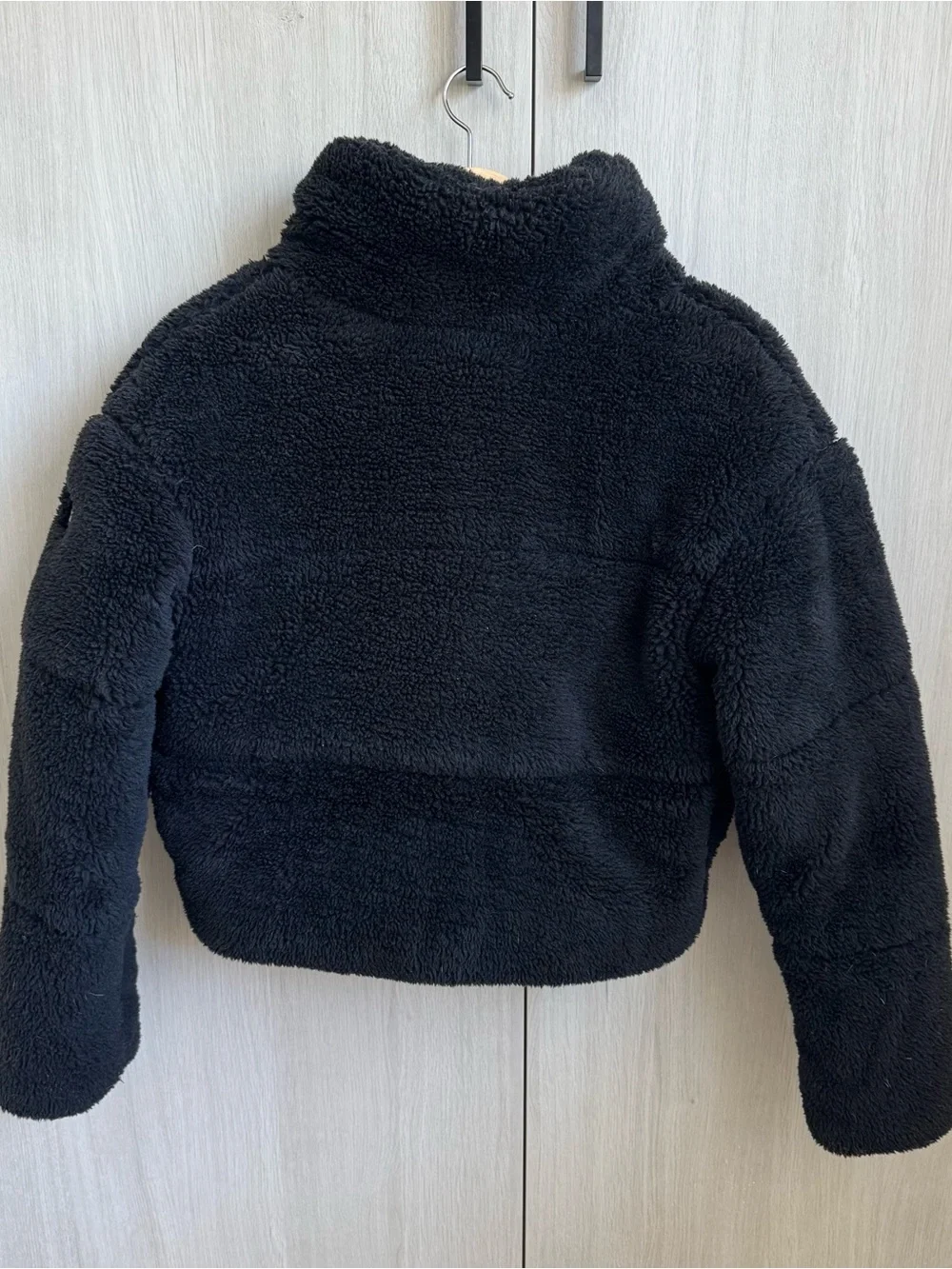 ALO Yoga Black Sherpa Cropped Jacket - Picture 7 of 10